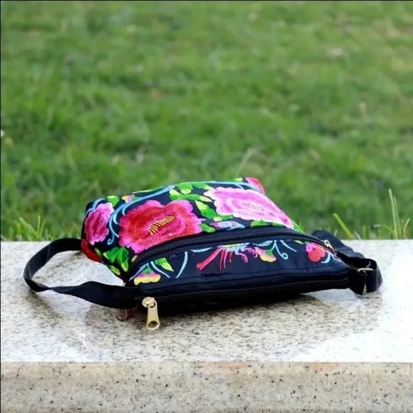 Vibrant Floral Embroidered Crossbody Bag. New! - Picture 4 of 7